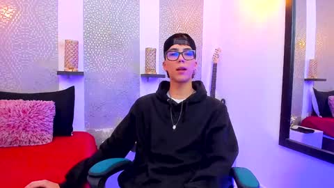 Snapshot of nikolay_gregori chatting on January 17, 4:28 am online show from January 17, 4:28 am