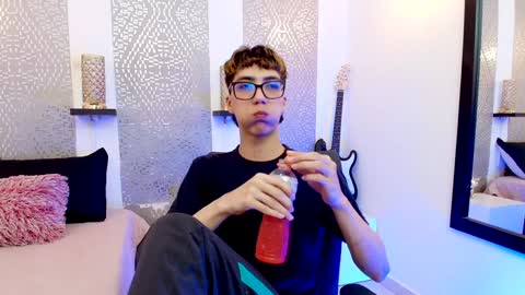Snapshot of nikolay_gregori chatting on January 16, 5:11 am online show from January 16, 5:11 am