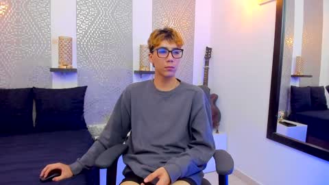 Snapshot of nikolay_gregori chatting on December 4, 4:32 am online show from December 4, 4:32 am