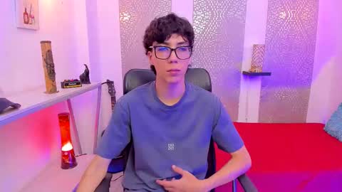 Snapshot of nikolay_gregori chatting on October 7, 4:49 am online show from October 7, 4:49 am
