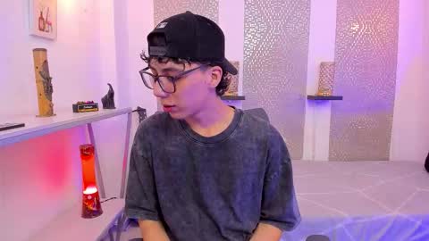 Snapshot of nikolay_gregori chatting on September 30, 4:51 am online show from September 30, 4:51 am