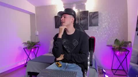 Snapshot of nils_saint chatting on October 14, 3:57 am Nils online show from October 14, 3:57 am
