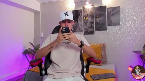 Snapshot of nils_saint chatting on October 2, 4:05 am Nils online show from October 2, 4:05 am