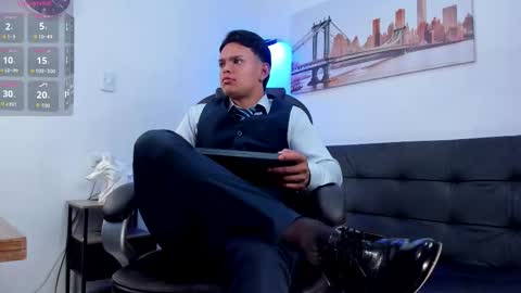 nino_bonnucci online show from October 7, 7:07 pm