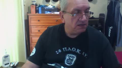 Snapshot of nionios67 chatting on October 13, 1:50 pm Dennis online show from October 13, 1:50 pm