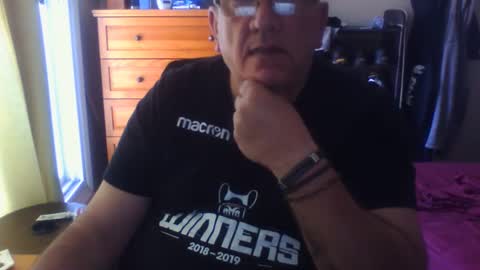 Snapshot of nionios67 chatting on October 1, 4:33 pm Dennis online show from October 1, 4:33 pm