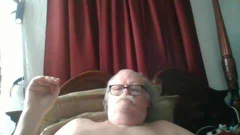 Snapshot of nipplechaser chatting on December 5, 5:15 am nipplechaser online show from December 5, 5:15 am