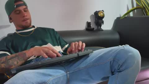 Snapshot of nixon347932 chatting on September 26, 6:27 pm Nicolas Muscle online show from September 26, 6:27 pm