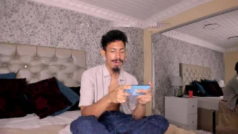 Noah online show from April 2, 9:55 pm