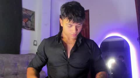 noah_223 online show from May 11, 3:52 am