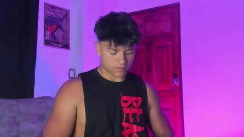 noah_223 online show from March 17, 3:20 am