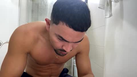 Snapshot of noah_3050 chatting on October 31, 2:42 pm noah_3050 online show from October 31, 2:42 pm