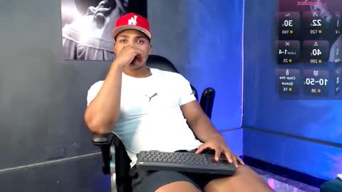 noah_black212 online show from October 11, 5:39 pm