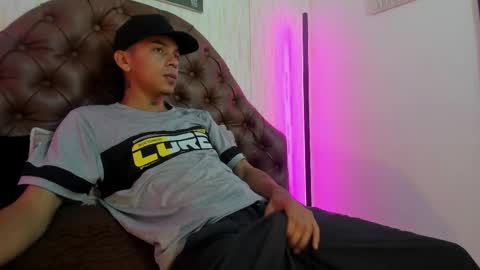 Snapshot of noah_blake0 chatting on September 30, 2:40 am Noah Blake online show from September 30, 2:40 am