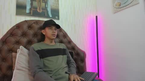 Noah Blake online show from September 18, 2:13 am