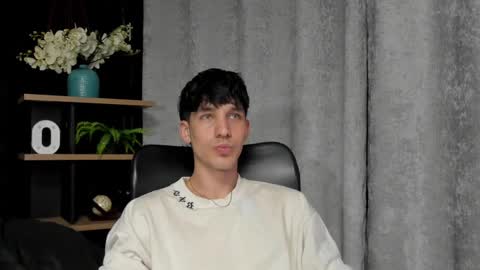 Snapshot of noah_brigth chatting on February 14, 3:43 am Noah Brigth online show from February 14, 3:43 am