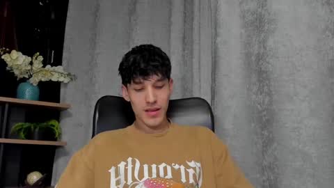 Snapshot of noah_brigth chatting on February 19, 3:28 am Noah Brigth online show from February 19, 3:28 am