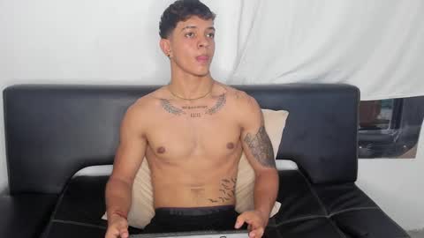 noah_brow online show from September 29, 11:44 pm