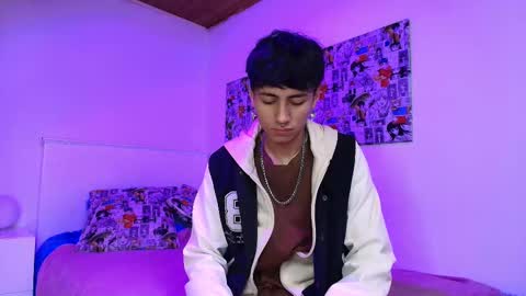 Snapshot of noah_clark_nom chatting on October 1, 1:37 pm Noah online show from October 1, 1:37 pm