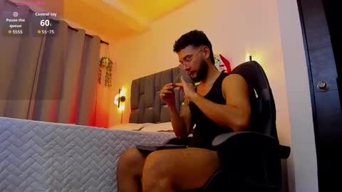 NOAH online show from December 13, 11:00 pm