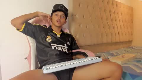noah_jacksxn online show from June 6, 8:20 am