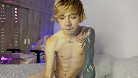Snapshot of noah_lambert chatting on February 21, 1:44 am Noah online show from February 21, 1:44 am