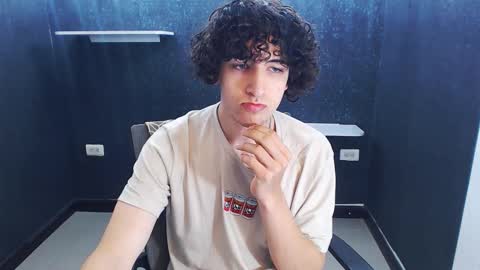 noah_sokolov online show from December 18, 3:08 pm