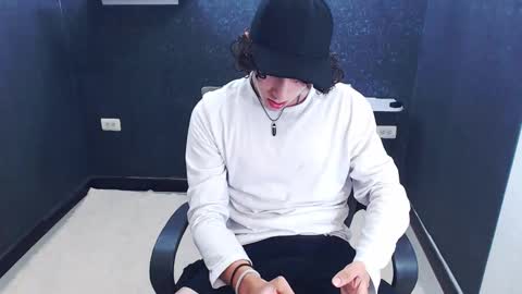 noah_sokolov online show from January 10, 11:20 pm