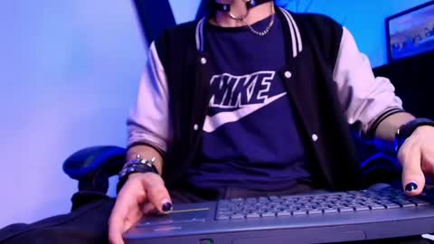 noah_starks online show from May 5, 3:41 am