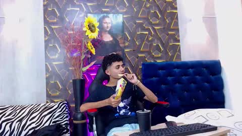 Snapshot of noah_the_kingmaster chatting on October 14, 7:54 pm NOAH online show from October 14, 7:54 pm