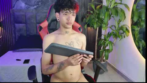 Noah online show from March 12, 3:42 pm