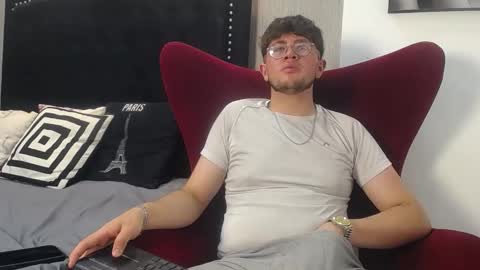 Noah online show from February 1, 8:51 pm