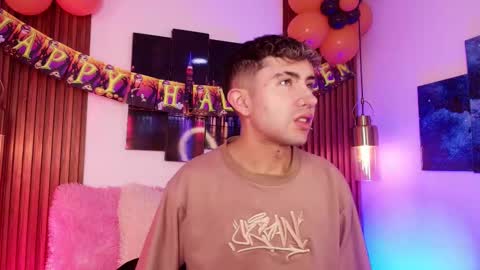 Snapshot of noah_xitruxx chatting on October 9, 2:49 am Noah online show from October 9, 2:49 am