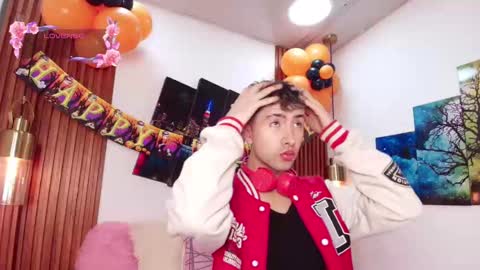 Snapshot of noah_xitruxx chatting on October 13, 2:06 am Noah online show from October 13, 2:06 am