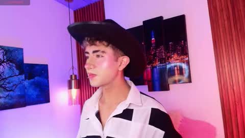 Snapshot of noah_xitruxx chatting on October 3, 2:00 pm Noah online show from October 3, 2:00 pm