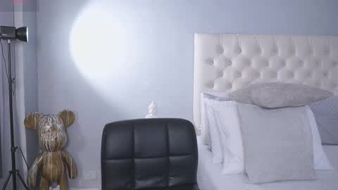 Noah Avery online show from March 24, 10:35 pm