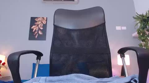 noahdiaz__ online show from November 19, 5:35 pm