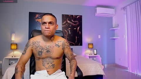 noahdiaz__ online show from October 17, 3:05 pm