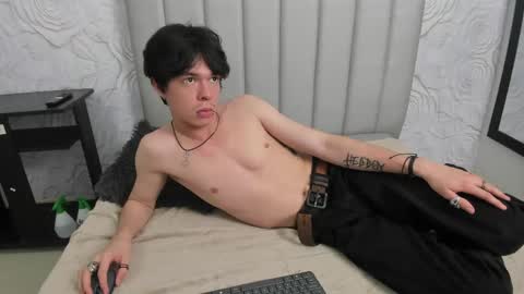 NOAH online show from May 26, 9:22 pm