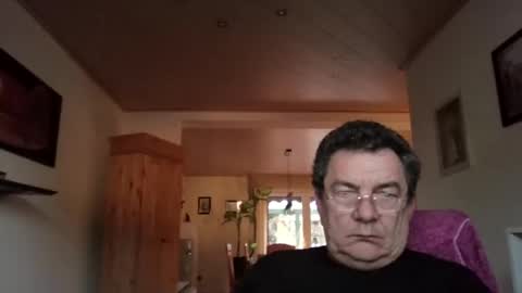 nobbie44 online show from March 3, 4:30 pm