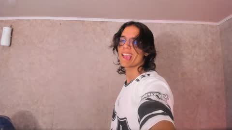     online show from March 8, 12:31 pm