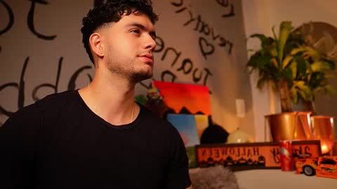 Snapshot of noha_miler chatting on October 27, 12:13 am kevin online show from October 27, 12:13 am