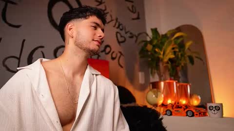 Snapshot of noha_miler chatting on October 16, 12:51 am kevin online show from October 16, 12:51 am