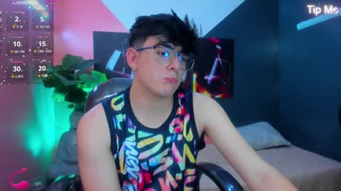 Snapshot of nolan_twink chatting on December 4, 11:02 pm Nolan online show from December 4, 11:02 pm