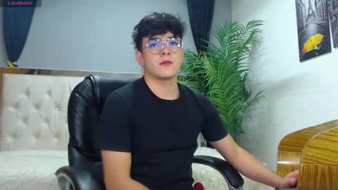 Snapshot of nolan_twink chatting on September 30, 6:00 pm Nolan online show from September 30, 6:00 pm
