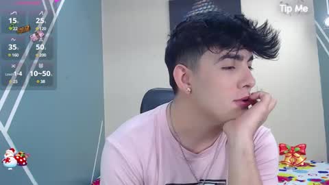 Snapshot of nolan_twink chatting on December 7, 6:15 pm Nolan online show from December 7, 6:15 pm