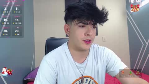 Snapshot of nolan_twink chatting on December 27, 5:59 pm Nolan online show from December 27, 5:59 pm