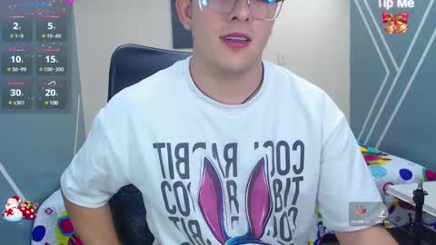 Snapshot of nolan_twink chatting on December 15, 6:26 pm Nolan online show from December 15, 6:26 pm