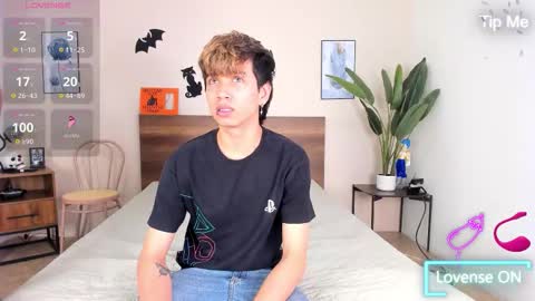 Snapshot of novaybrian chatting on October 27, 4:48 am NovayBrian online show from October 27, 4:48 am