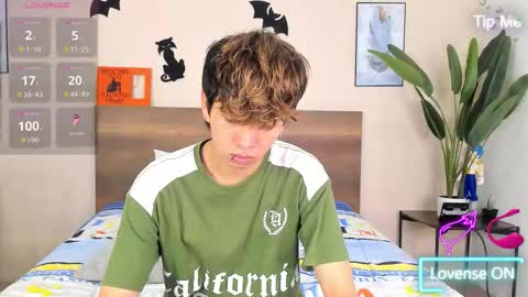 Snapshot of novaybrian chatting on October 28, 4:48 am NovayBrian online show from October 28, 4:48 am